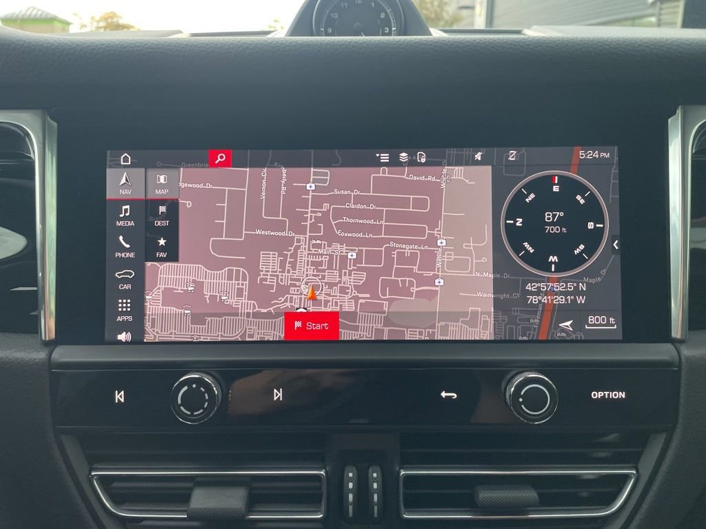 Certified 2025 Porsche Macan image 28