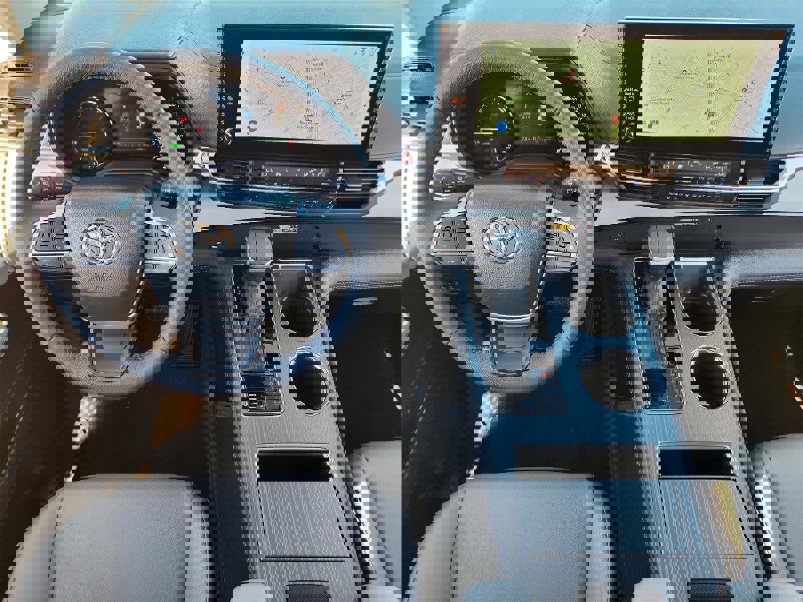 Used 2026 Toyota Sienna XLE image 32