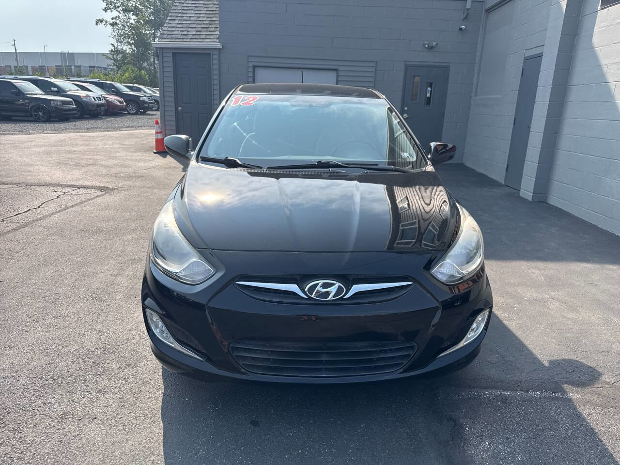 Used 2012 Hyundai Accent SE image 2