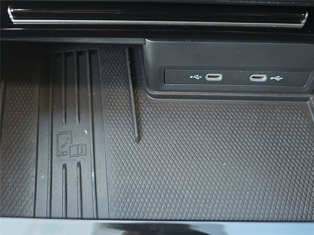 Used 2025 Volkswagen Atlas Cross Sport SEL Premium R-Line image 25