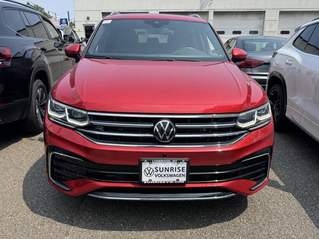 Used 2024 Volkswagen Tiguan SEL R-Line AWD/4WD image 2