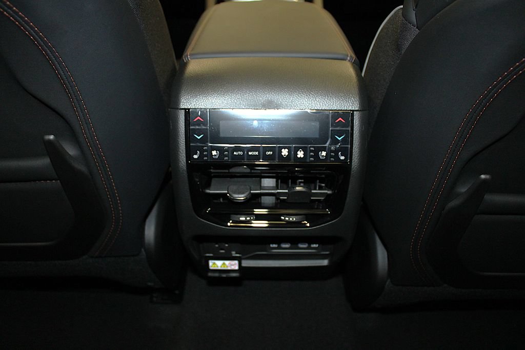 New 2026 Jeep Grand Cherokee Summit w/ MOPAR Finishing Package AWD/4WD image 39