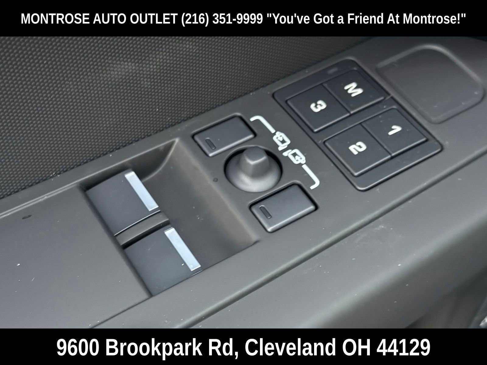 New 2025 Land Rover Defender 90 S image 24