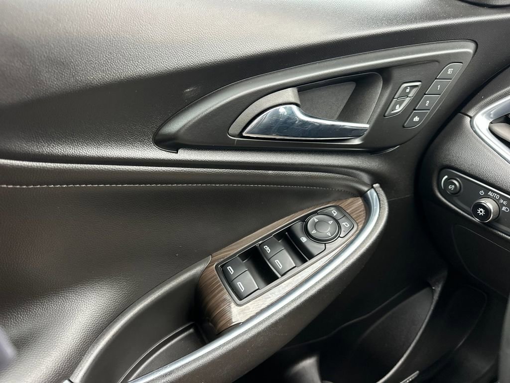 Used 2024 Chevrolet Malibu LT image 11