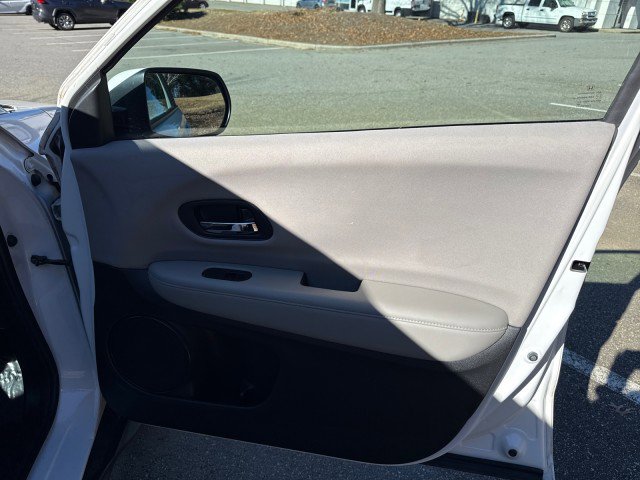 Used 2018 Honda HR-V LX image 31
