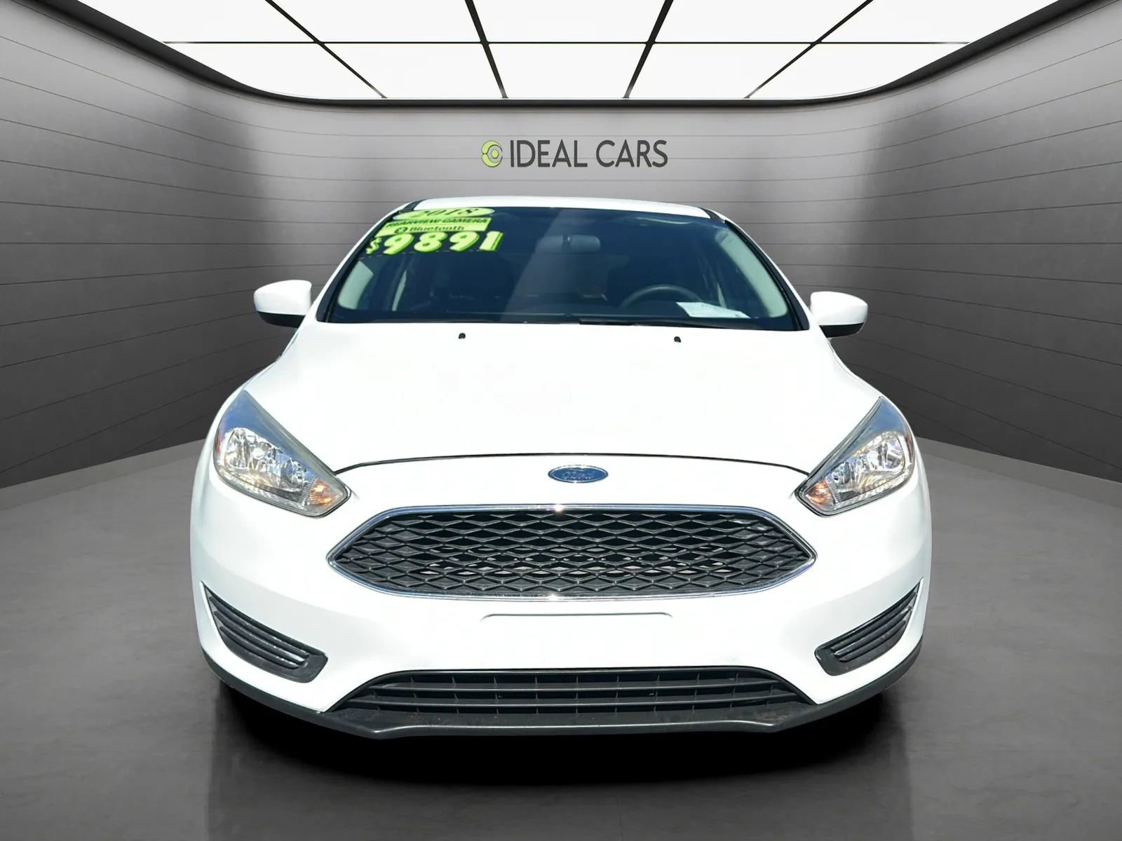 Used 2018 Ford Focus SE FWD image 2