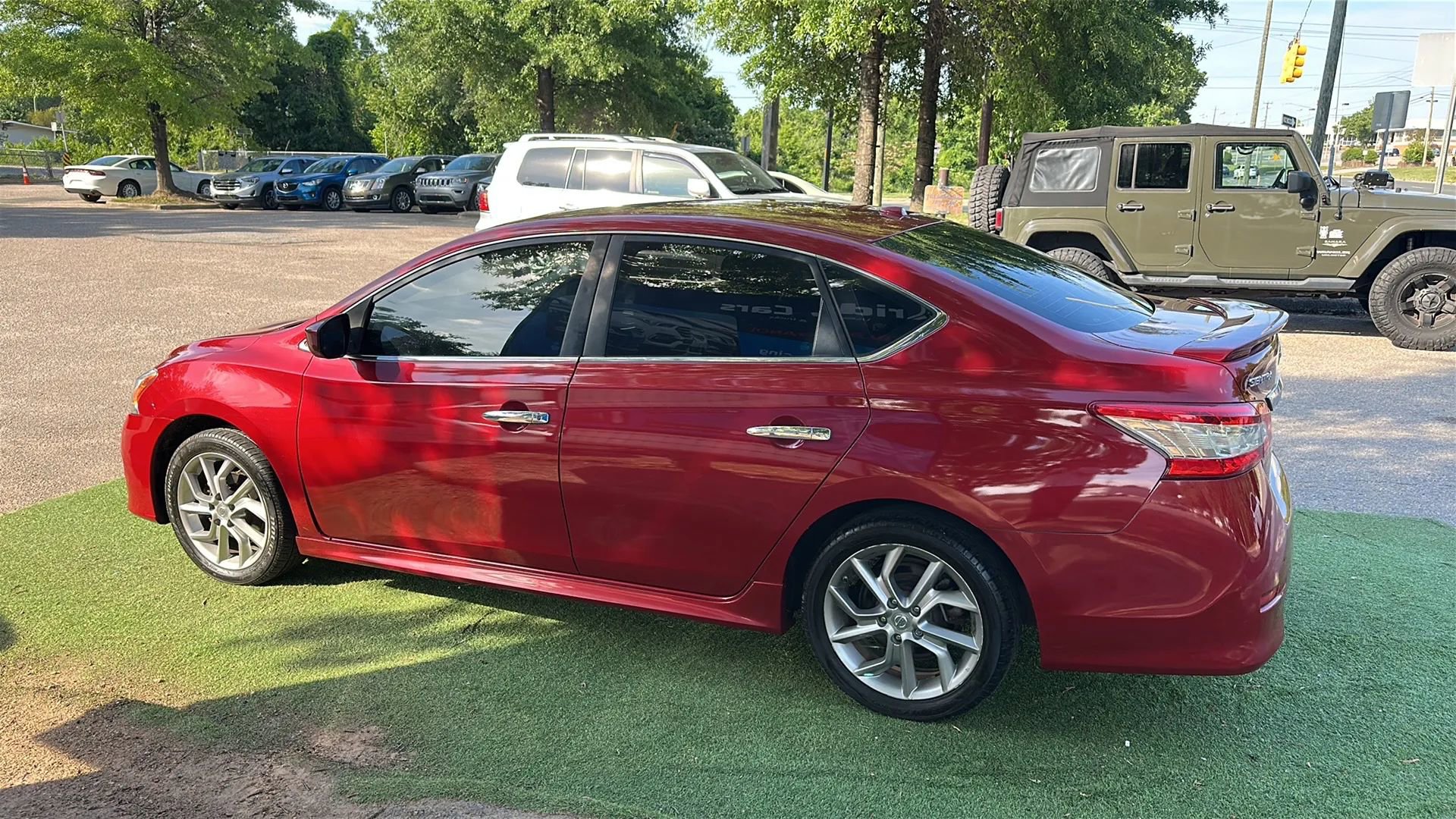 Used 2013 Nissan Sentra SR w/ Premium Pkg FWD image 4
