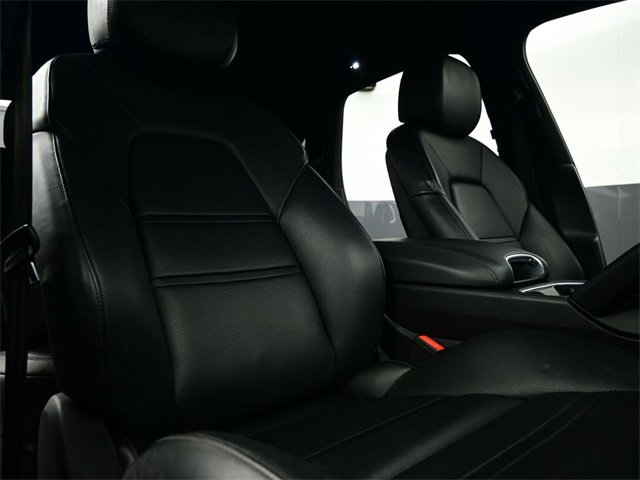 Used 2020 Porsche Cayenne S image 38