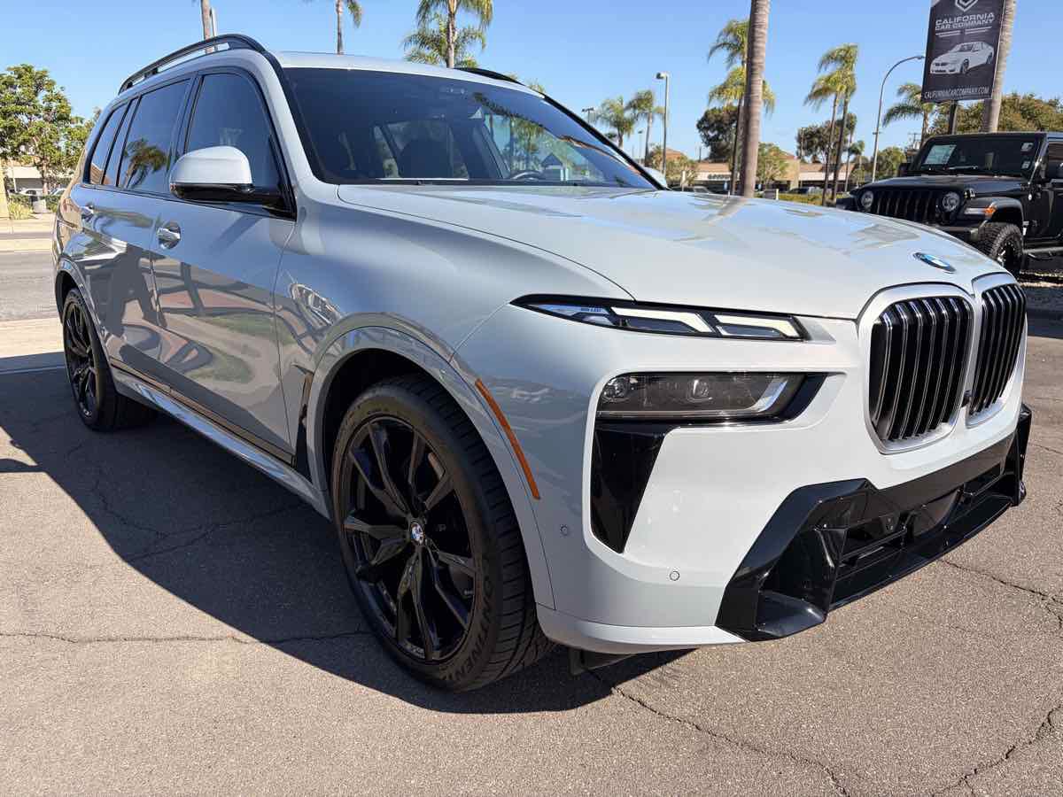 Used 2024 BMW X7 xDrive40i w/ M Sport Package AWD/4WD image 10