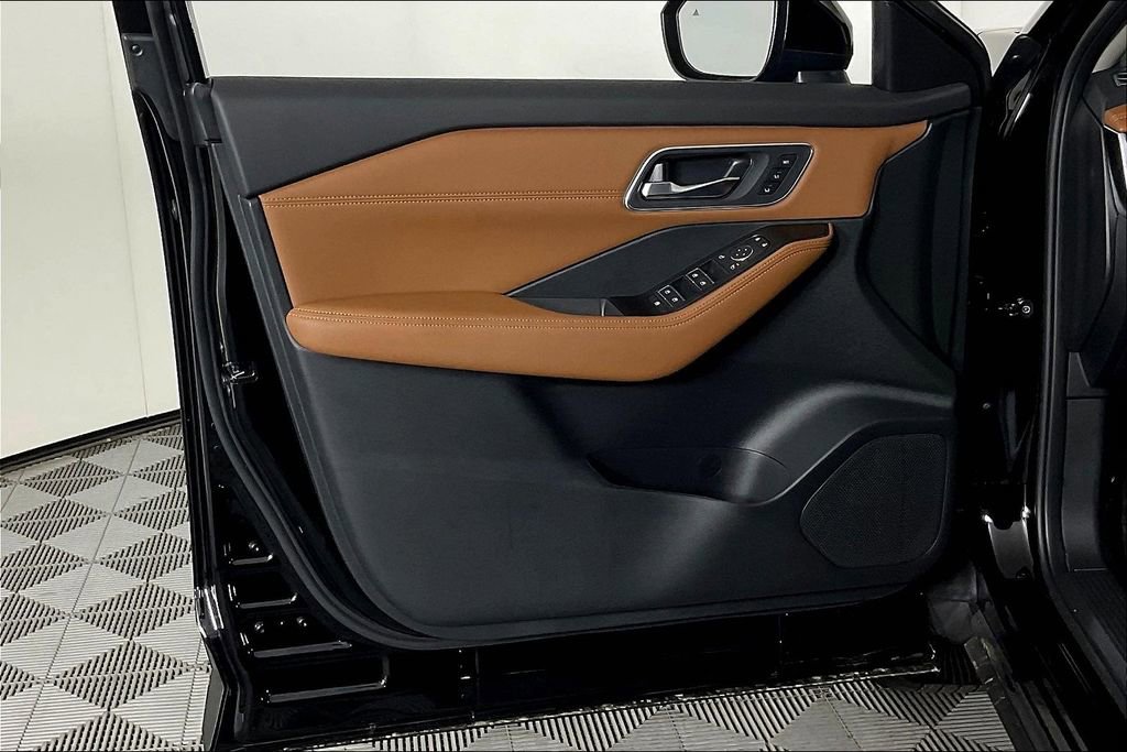 New 2025 Nissan Rogue Platinum image 28