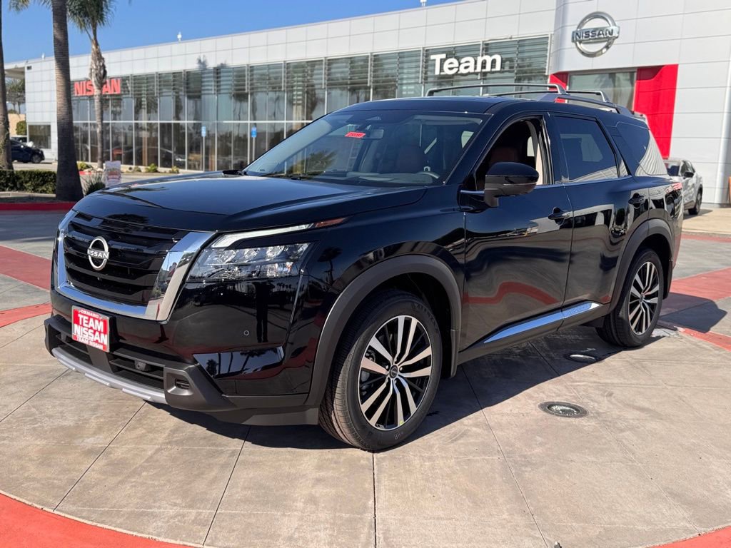New 2025 Nissan Pathfinder Platinum image 4