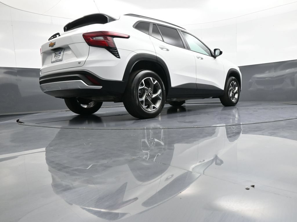 Used 2025 Chevrolet Trax LT w/ LT Convenience Package FWD image 29