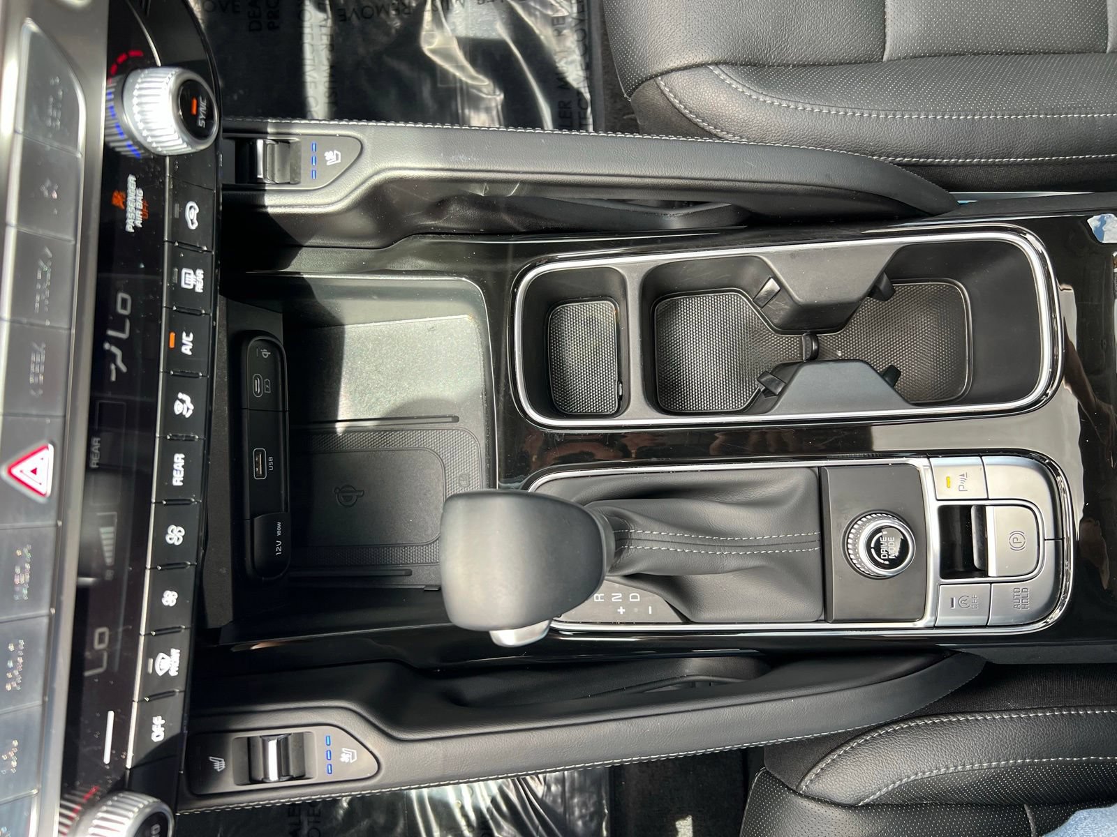 Used 2025 Kia Telluride EX w/ EX Captain's Chair Package FWD image 46