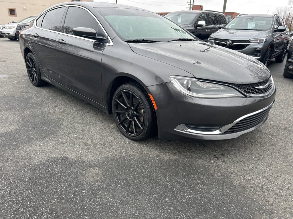 Used 2016 Chrysler 200 Limited image 3