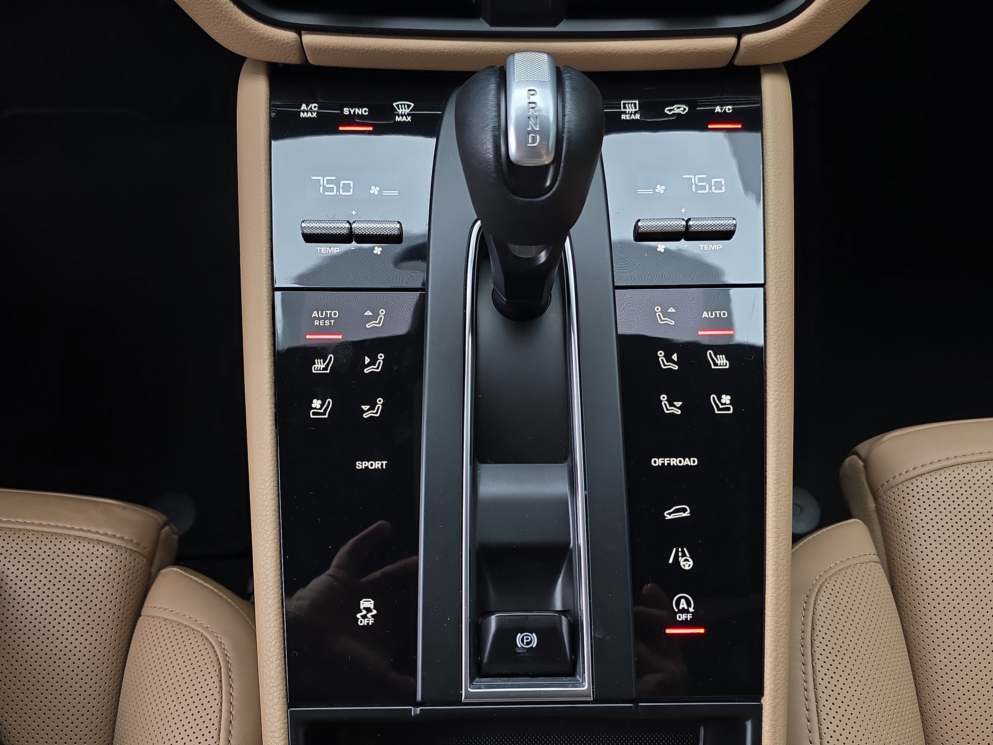 Used 2022 Porsche Macan AWD/4WD image 25