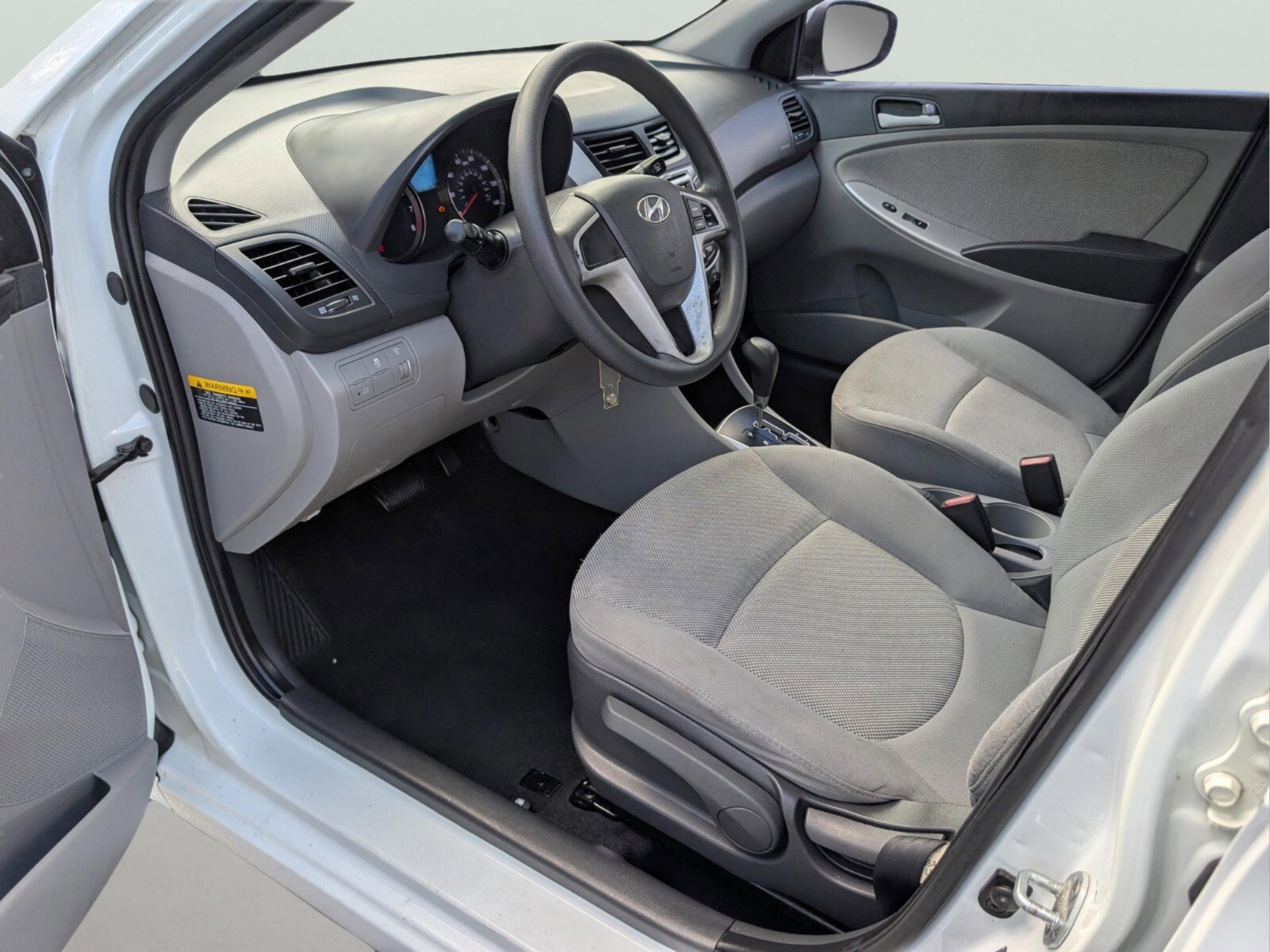 Used 2013 Hyundai Accent GS image 28