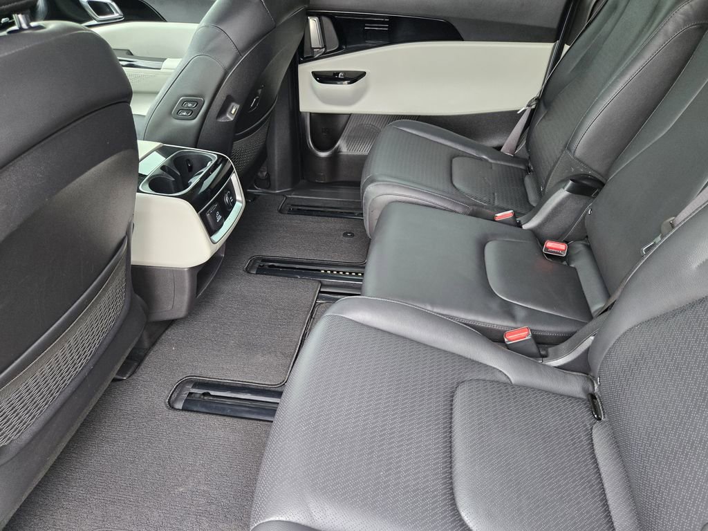 Used 2024 Kia Carnival SX Prestige image 30