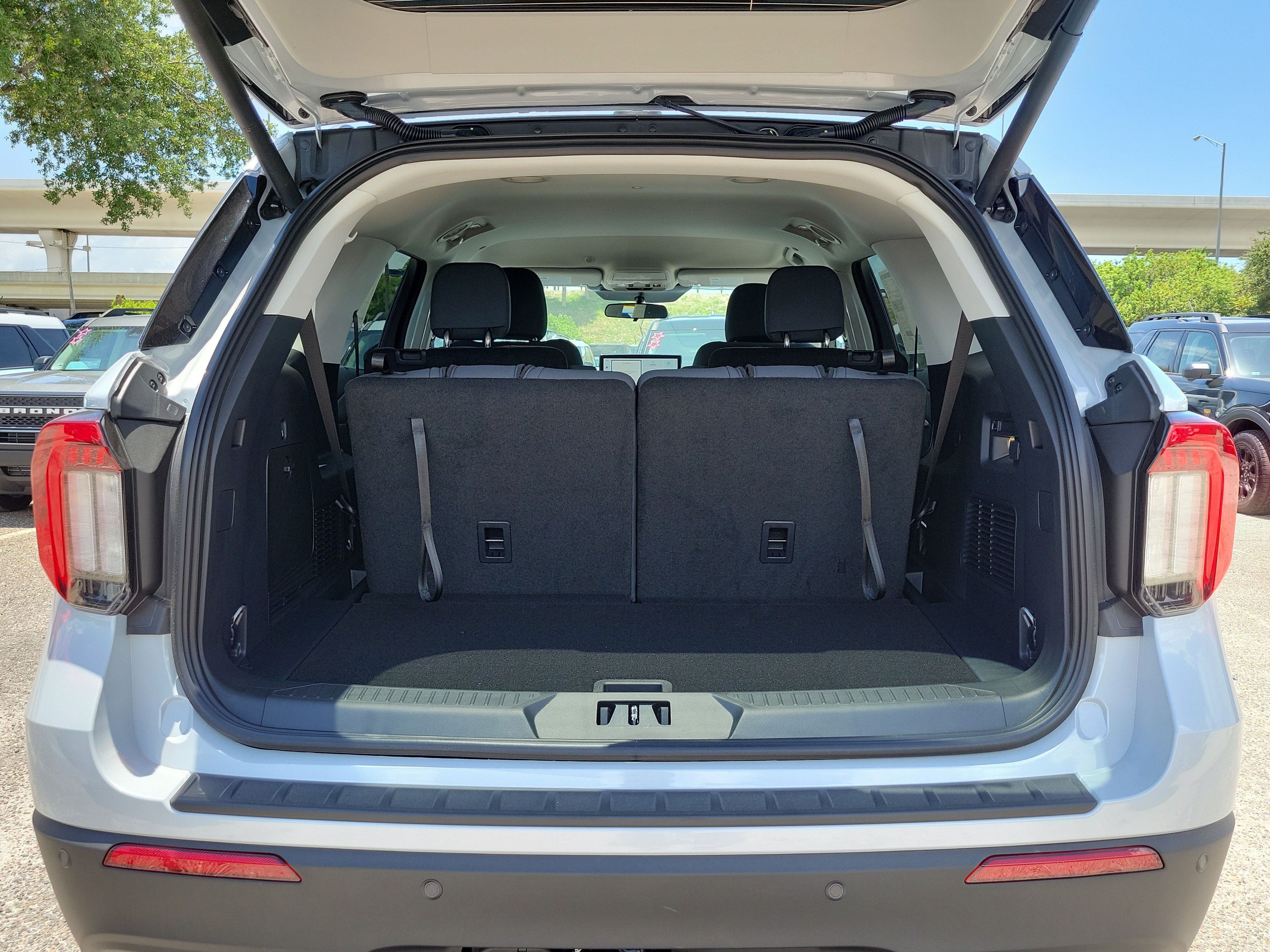 New 2026 Ford Explorer Active RWD image 10