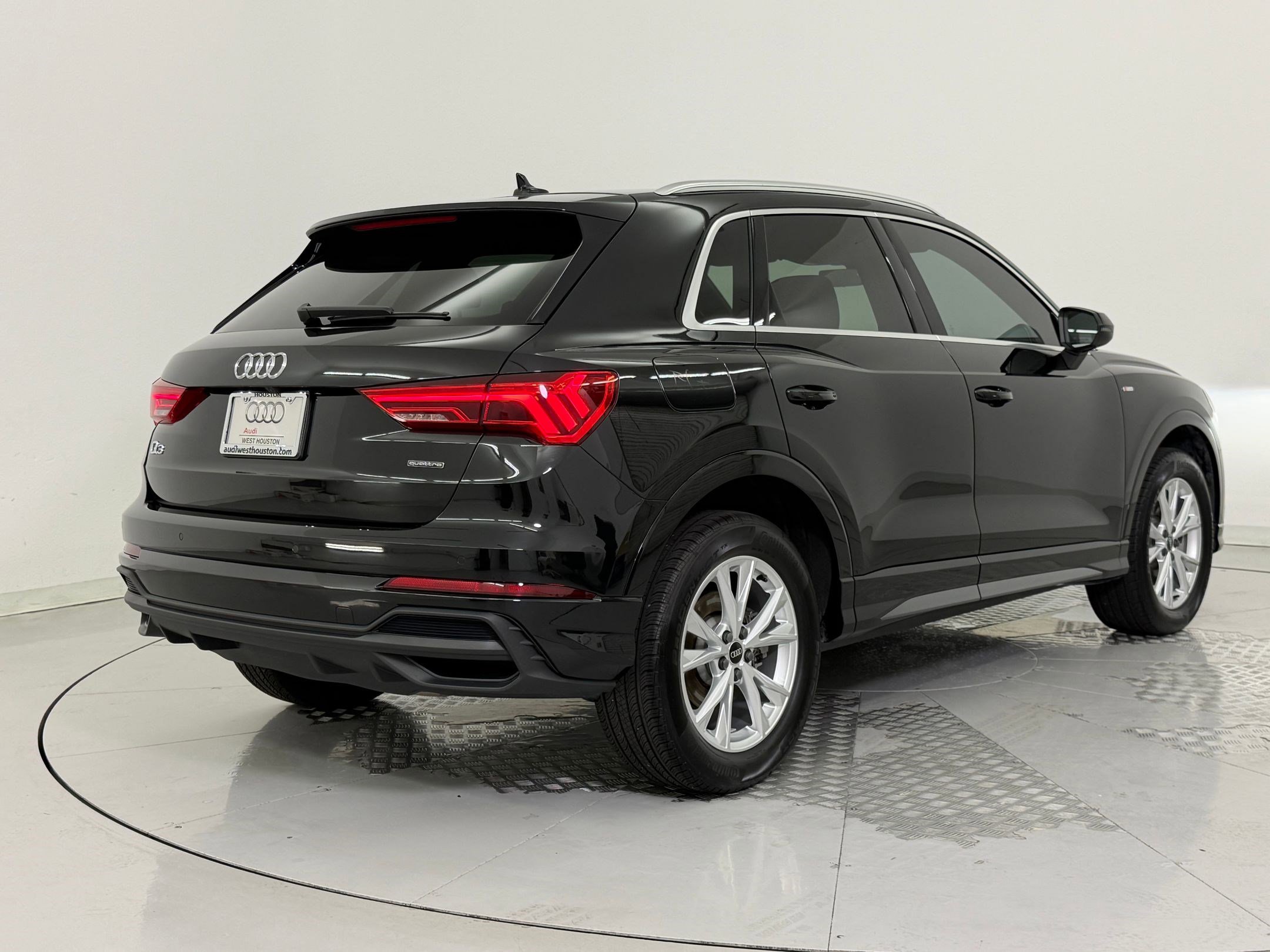 Certified 2025 Audi Q3 2.0T Premium image 9