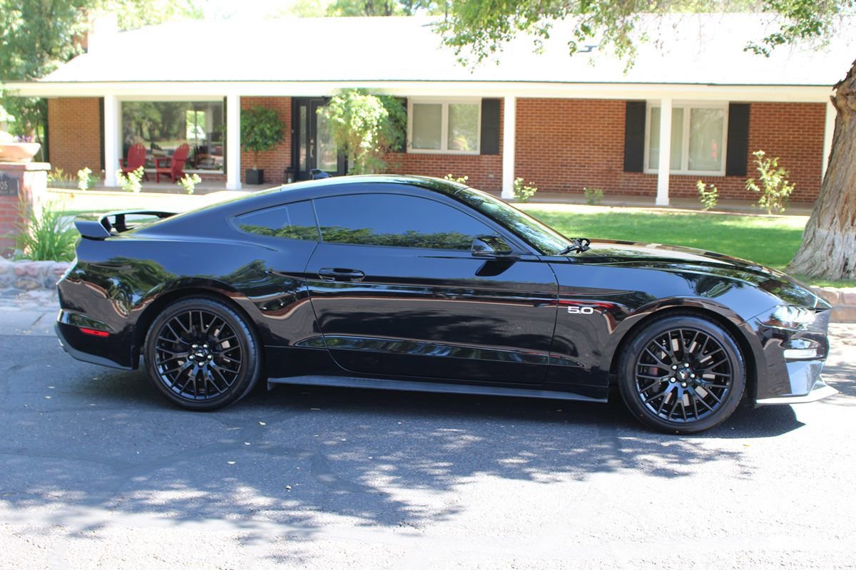Used 2021 Ford Mustang GT Premium w/ GT Performance Package RWD image 3