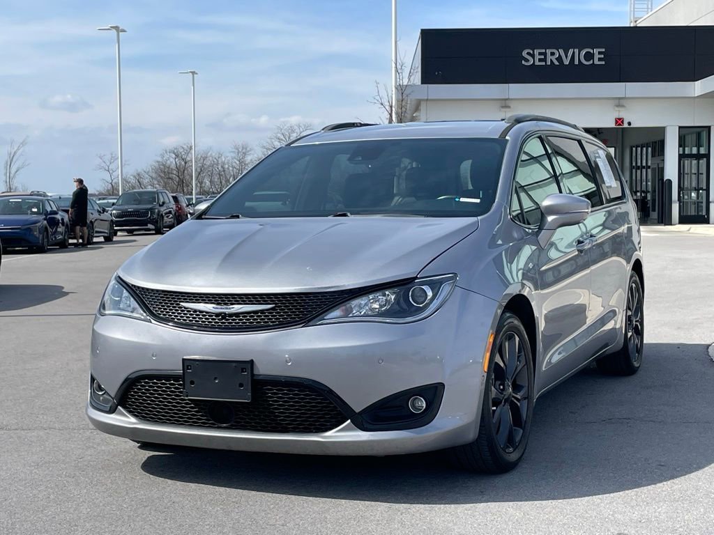 Used 2018 Chrysler Pacifica Limited w/ Advanced Safetytec Group image 3