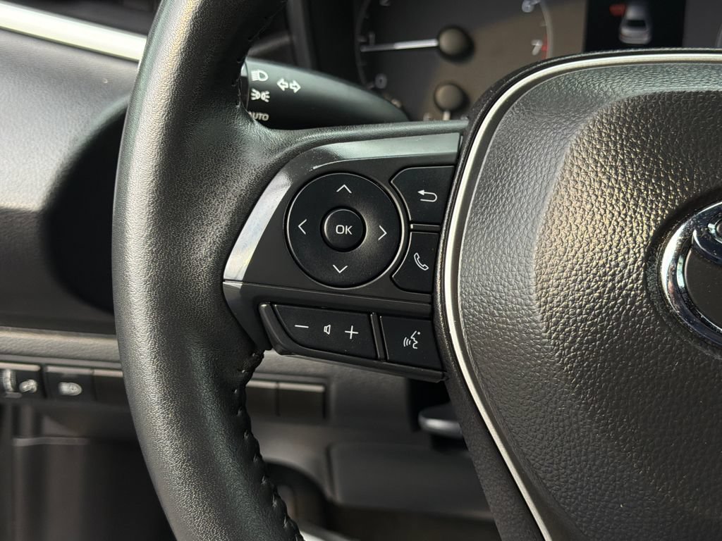 Used 2025 Toyota Corolla SE FWD image 25
