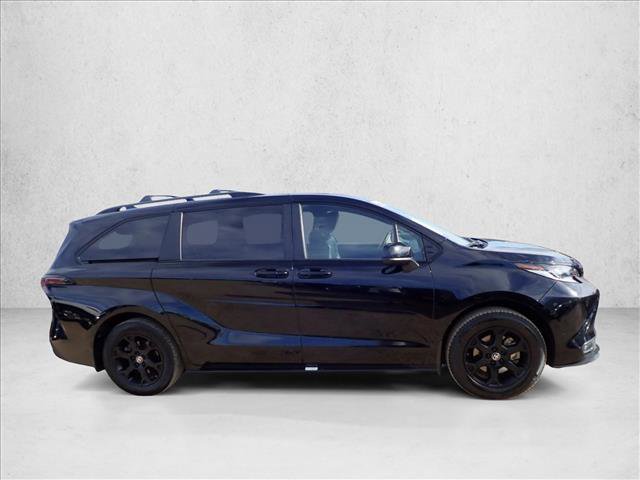 Used 2025 Toyota Sienna XLE Woodland Edition image 5