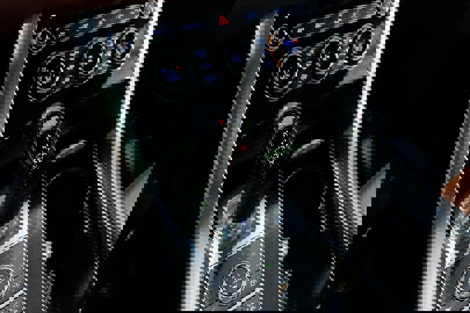 Used 2017 Land Rover Range Rover Sport Autobiography image 36