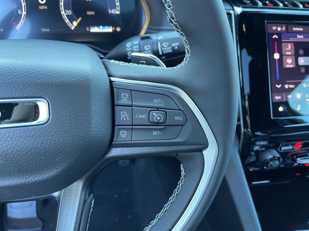 New 2025 Jeep Grand Cherokee L Altitude image 16