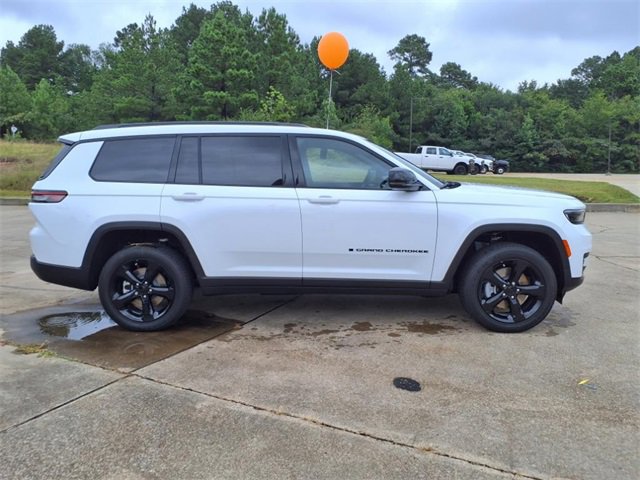 New 2025 Jeep Grand Cherokee L Altitude image 2