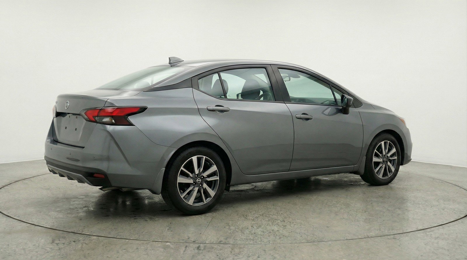 Used 2025 Nissan Versa SV image 9