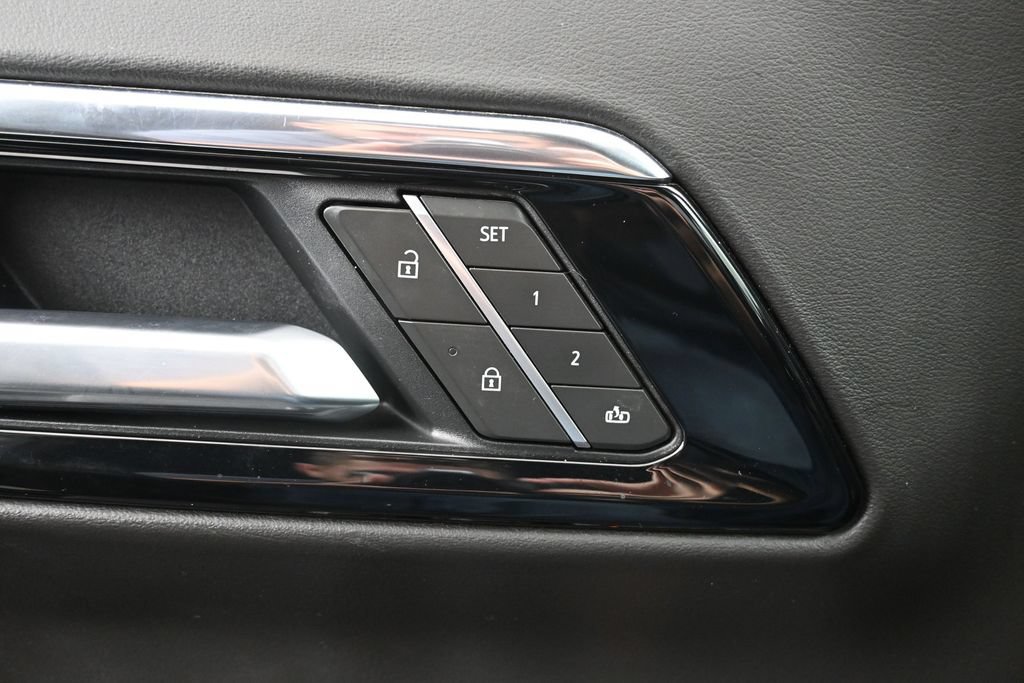 Used 2025 Chevrolet Tahoe LT AWD/4WD image 17