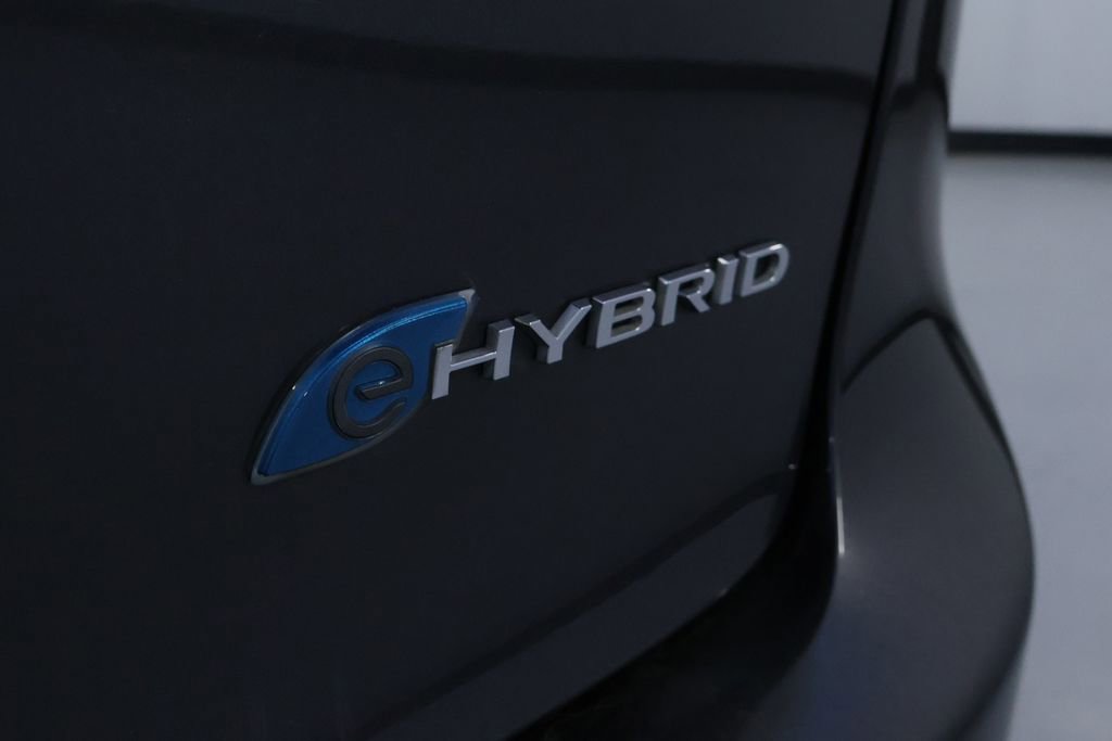Used 2023 Chrysler Pacifica Touring-L image 11