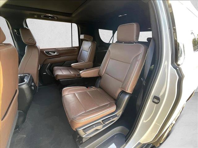 Used 2024 Chevrolet Suburban High Country RWD image 28