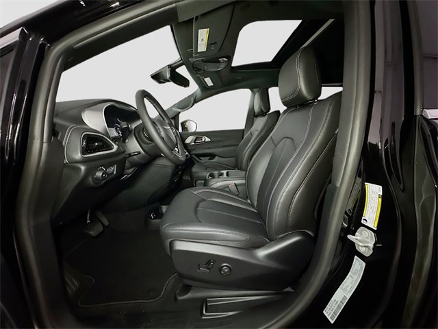 New 2026 Chrysler Pacifica Select image 14