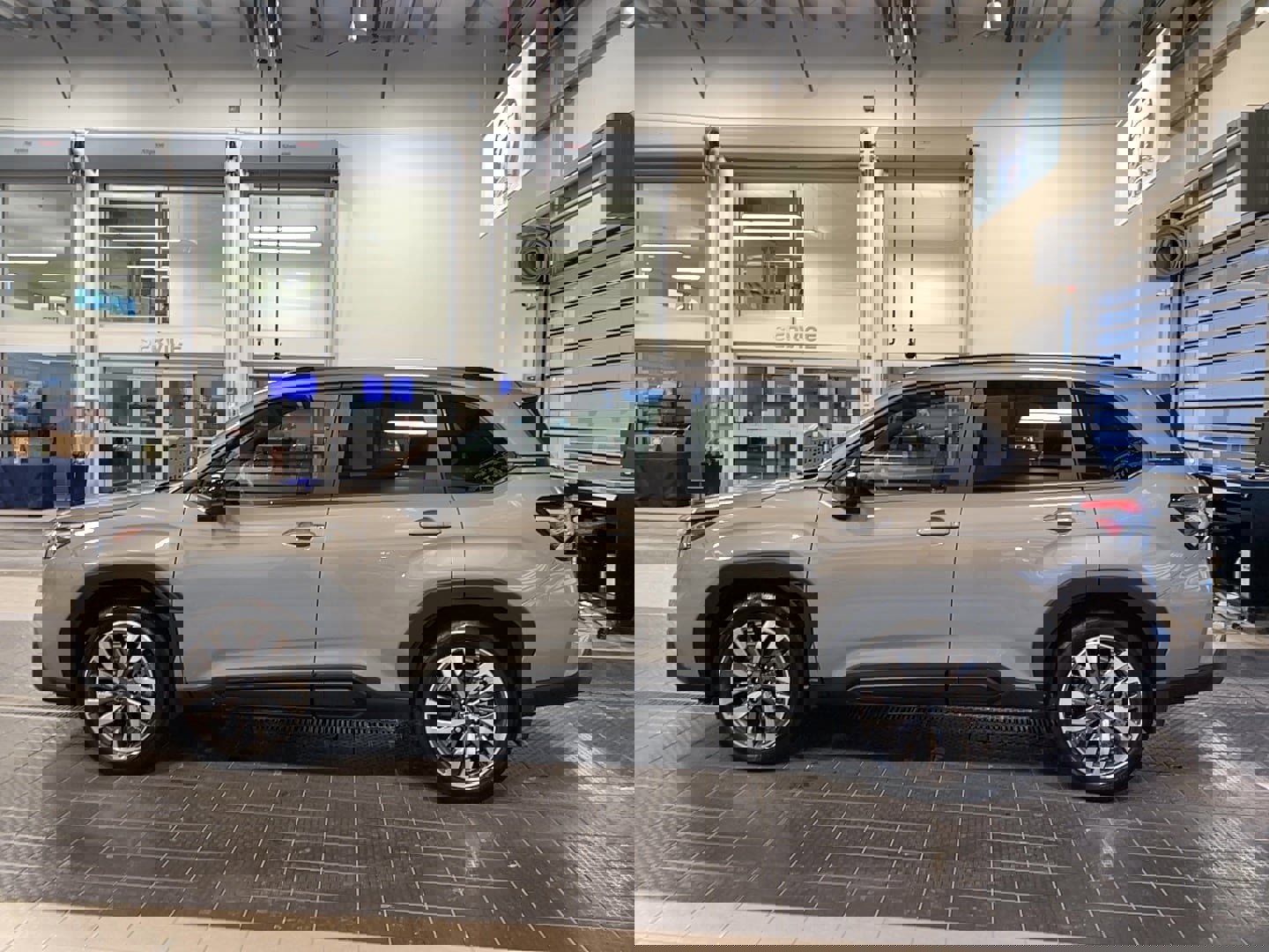 Used 2025 Subaru Forester Touring image 4