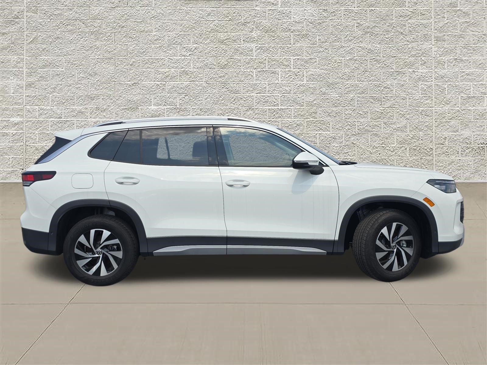 New 2026 Volkswagen Tiguan S AWD/4WD image 8