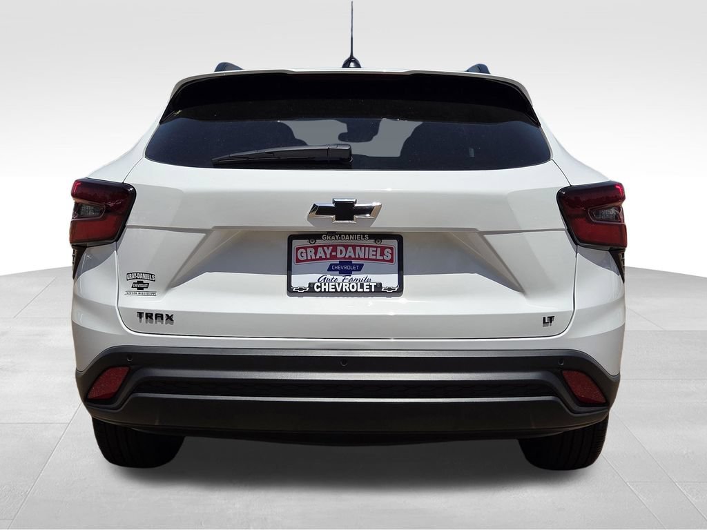 New 2026 Chevrolet Trax LT w/ Driver Confidence Package FWD image 7