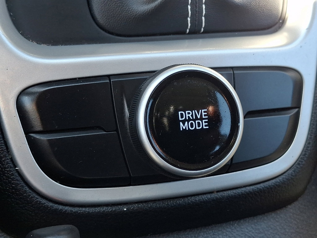 Used 2020 Hyundai Venue SEL image 30