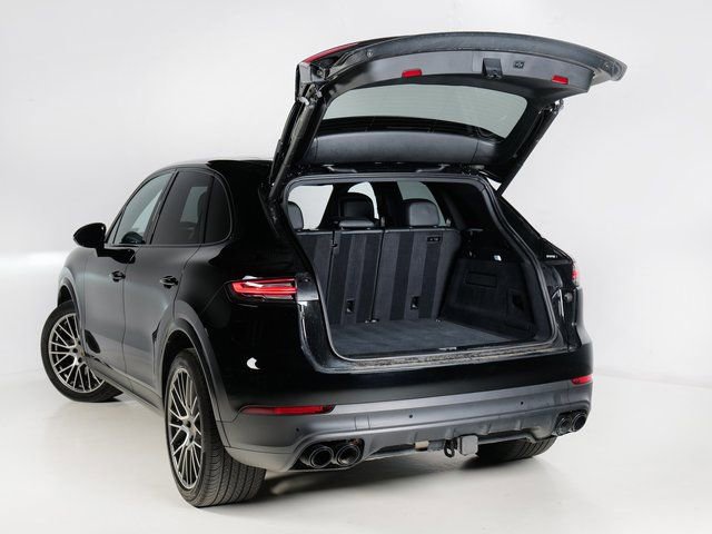 Certified 2023 Porsche Cayenne Platinum Edition image 33