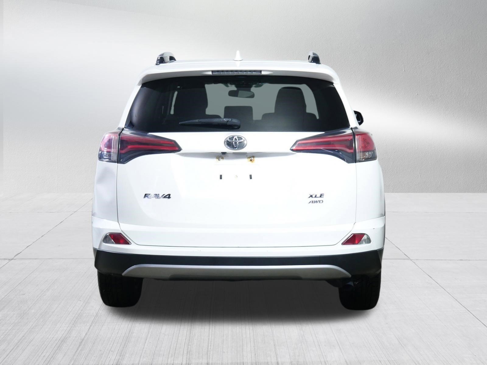 Used 2018 Toyota RAV4 XLE AWD/4WD image 6