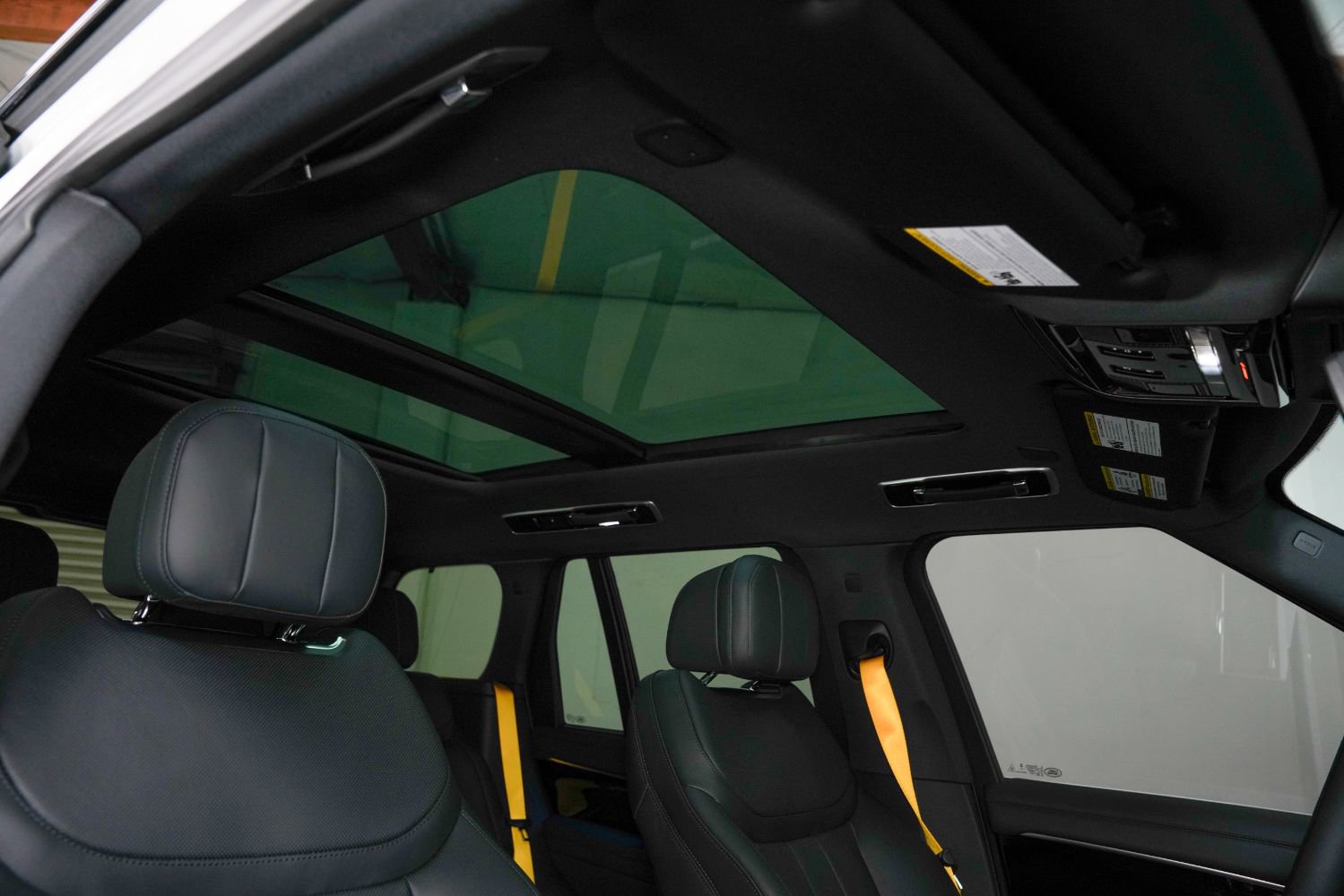Used 2025 Land Rover Range Rover SE image 33