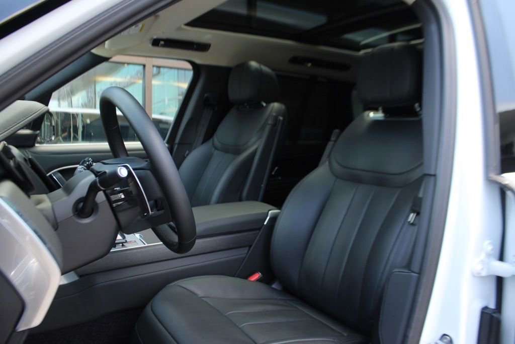 Used 2024 Land Rover Range Rover SE image 4