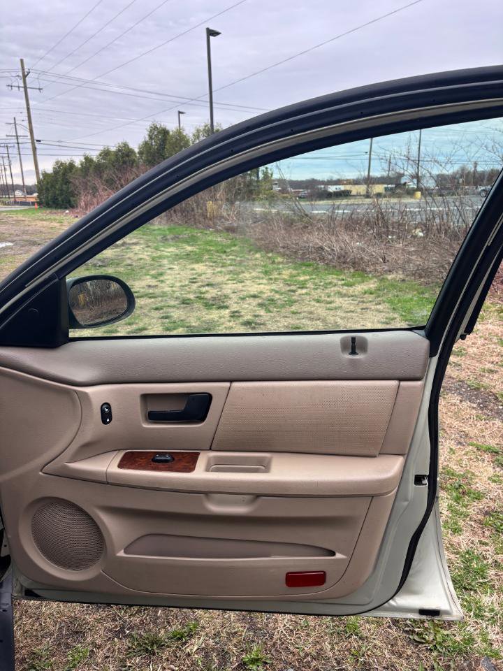 Used 2005 Mercury Sable LS image 24