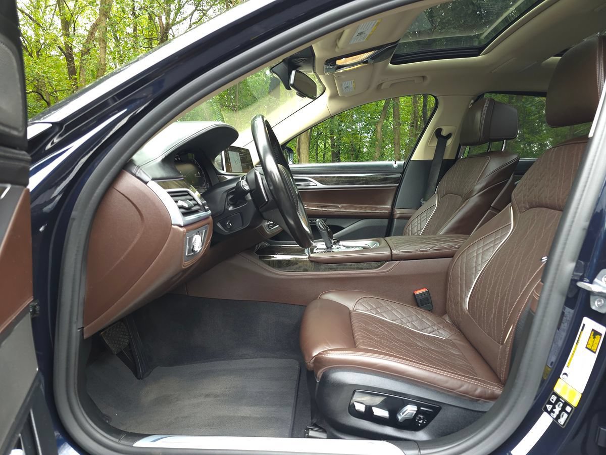Used 2020 BMW 750i xDrive w/ Executive Package AWD/4WD image 12