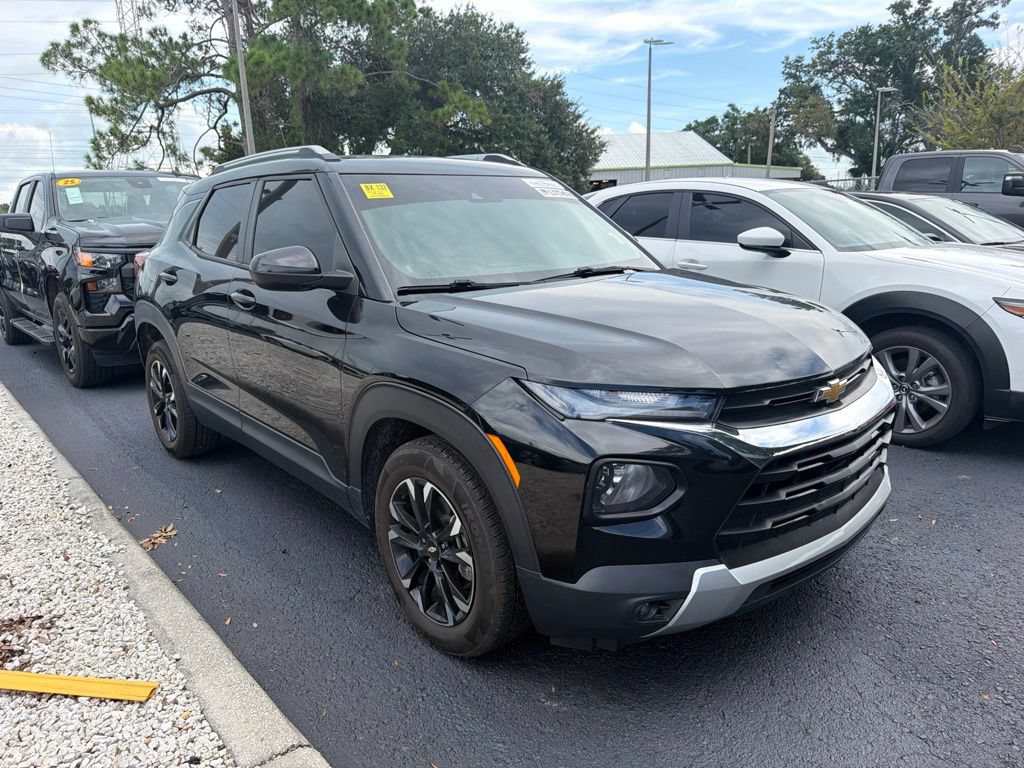 Used 2021 Chevrolet TrailBlazer LT w/ Convenience Package FWD image 3
