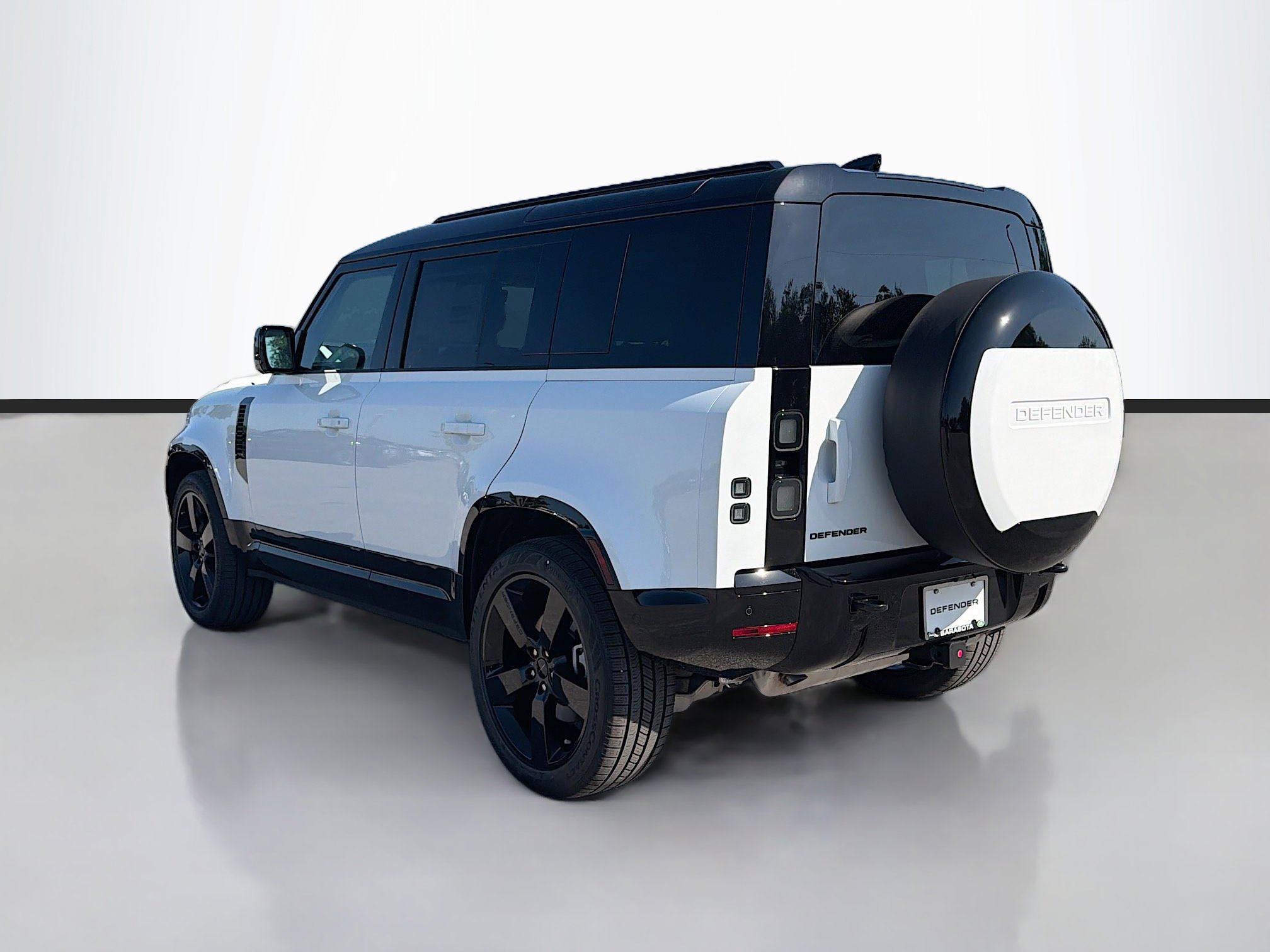 New 2026 Land Rover Defender 110 X-Dynamic SE AWD/4WD image 3