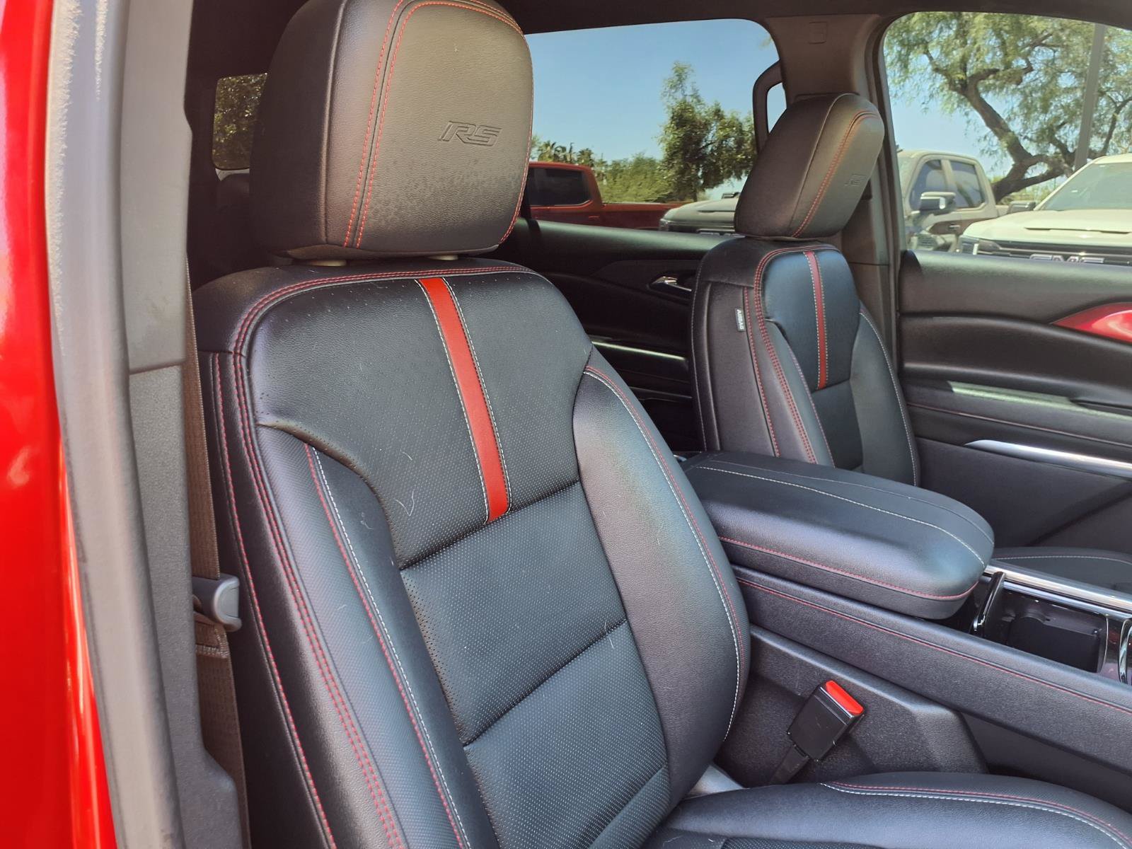 Used 2024 Chevrolet Traverse RS FWD image 12