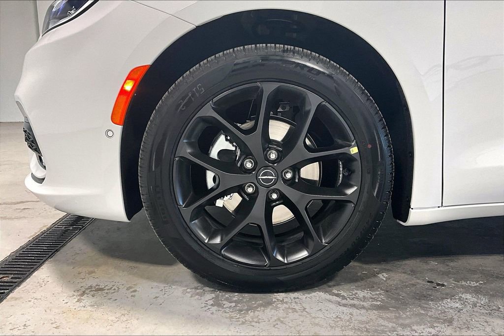 New 2026 Chrysler Pacifica Limited w/ S Appearance Package image 38