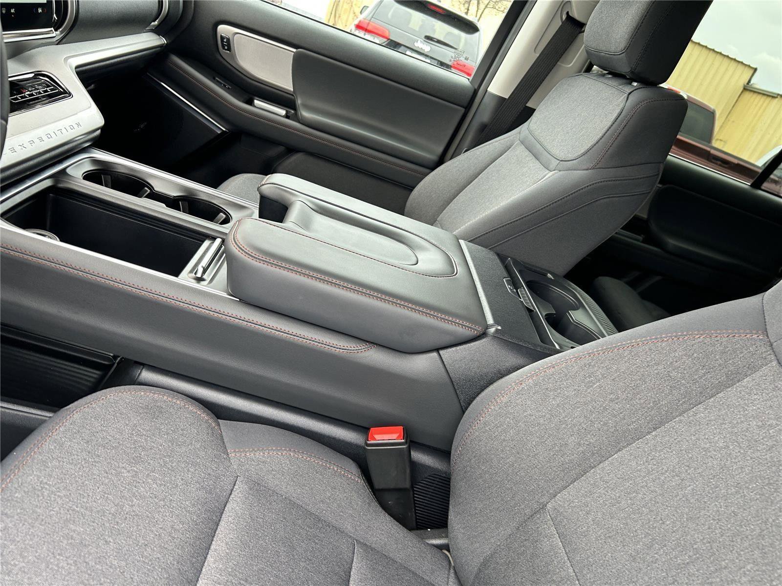 Certified 2025 Ford Expedition Active image 10